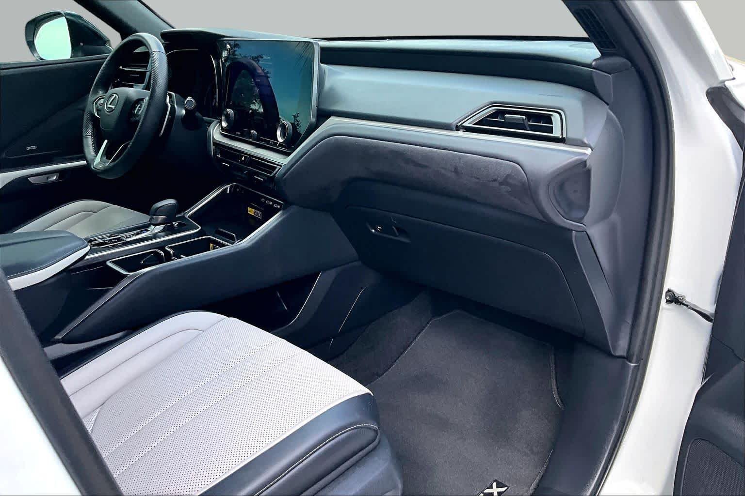 Certified Used 2025 WIND CHILL PEARL Lexus F SPORT Handling image 19