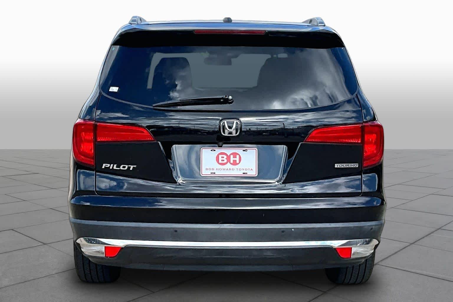 Used 2016 Crystal Black Pearl Honda Touring image 5