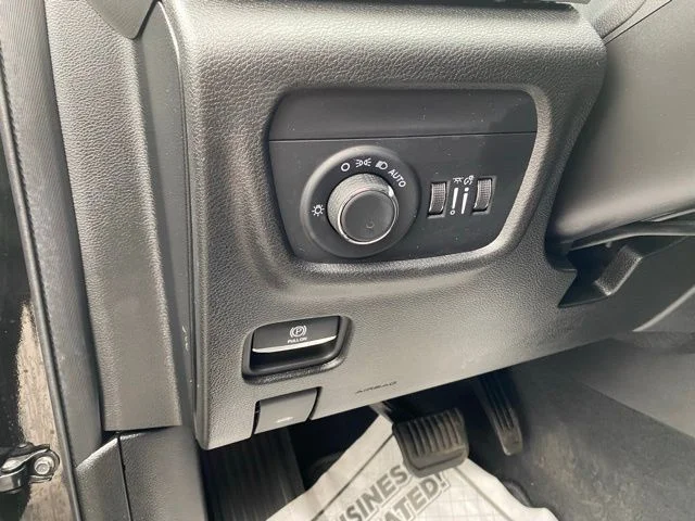 Used 2025 Black Jeep Altitude X image 24