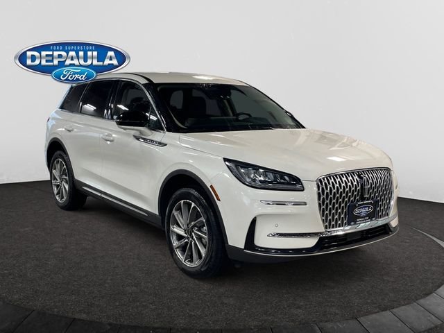 Used 2025 White Lincoln Premiere image 9