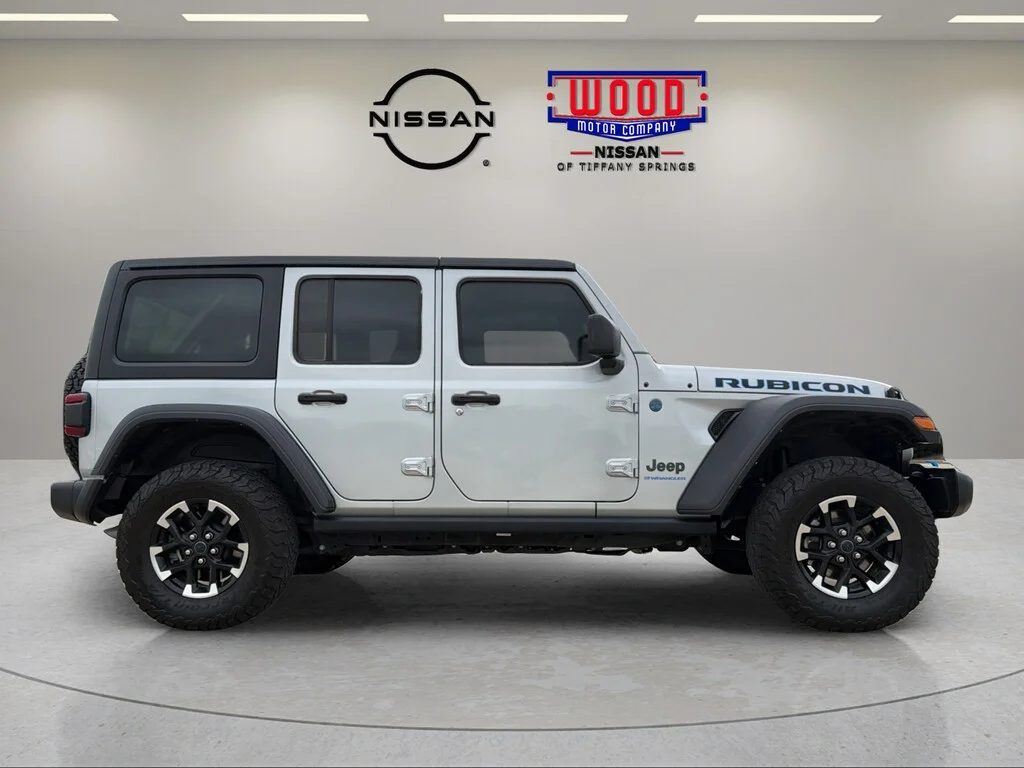Used 2024 Silver Zynith Clearcoat Jeep Rubicon image 2