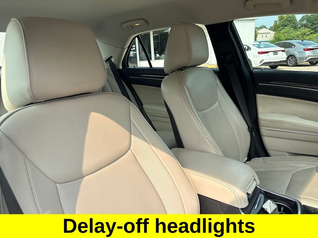 Used 2018 Silver Chrysler Limited image 44