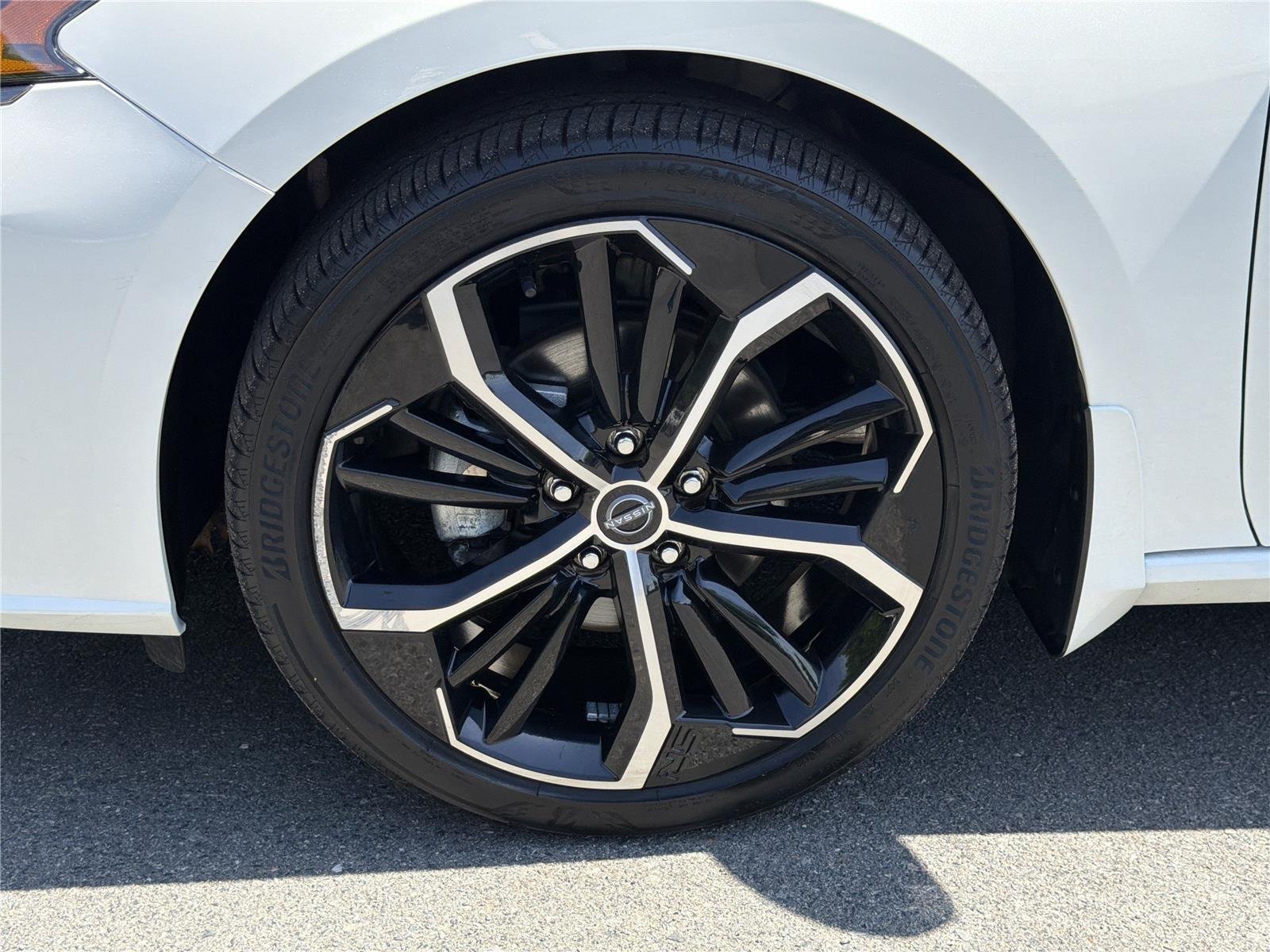 Used 2024 Pearl White Tricoat Nissan 2.5 SR image 32