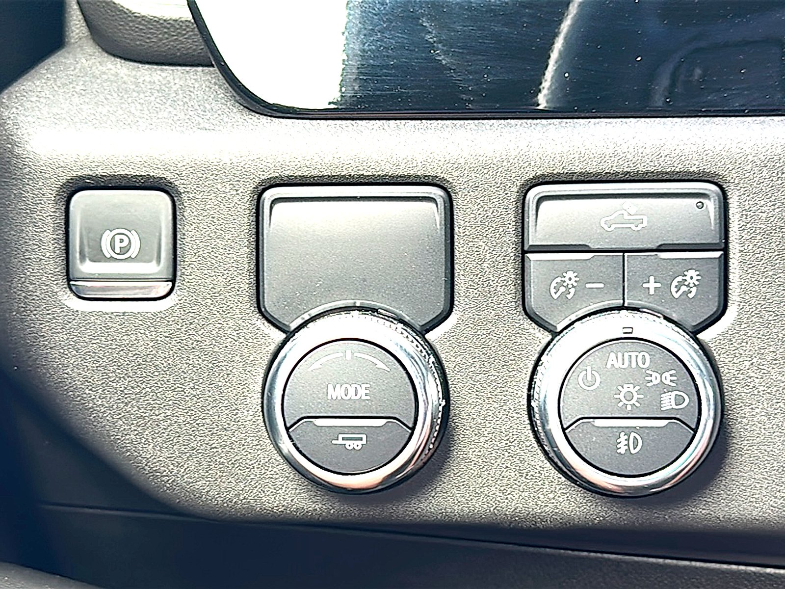 Used 2025 Titanium Rush Metallic GMC Elevation image 37