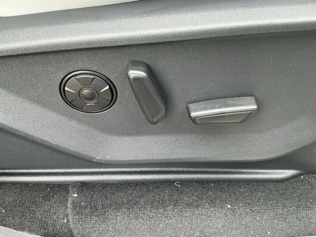 New 2026 Star White Metallic Tri-Coat Ford MAX Platinum® image 37