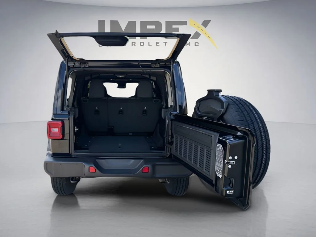 Used 2025 Black Jeep Sahara image 12