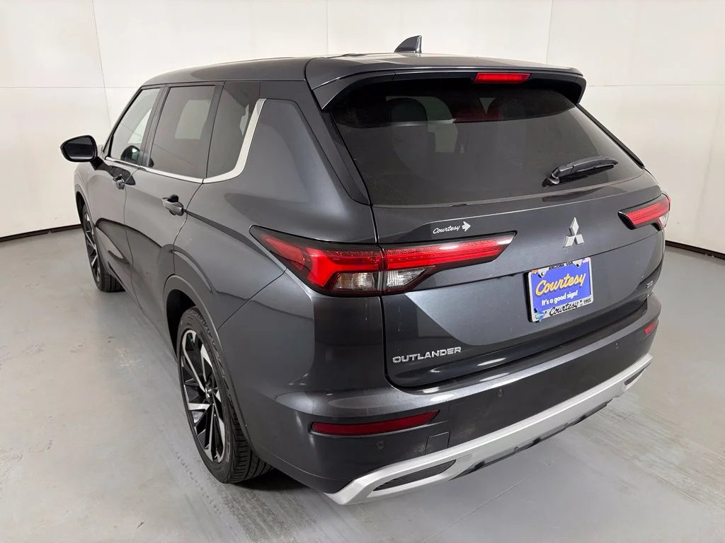 Used 2024 Gray Mitsubishi SE image 6