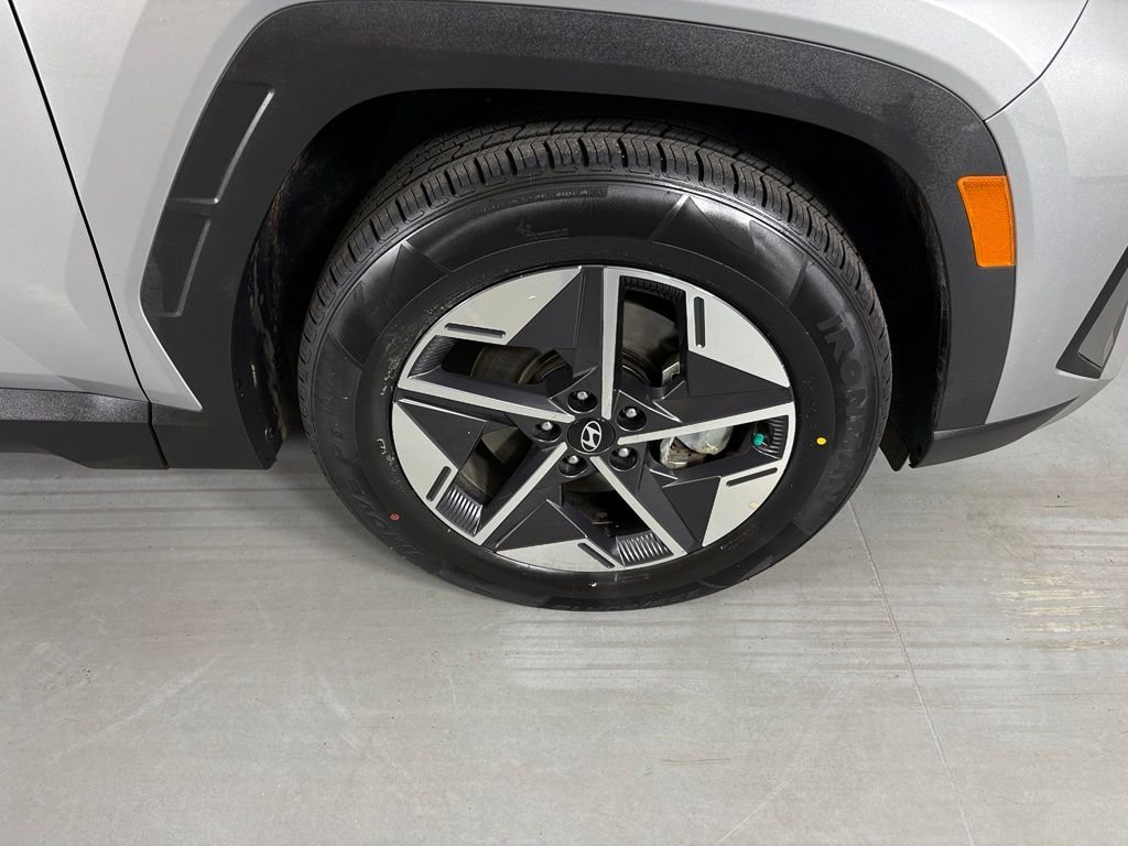 Used 2025 Silver Hyundai SEL image 10