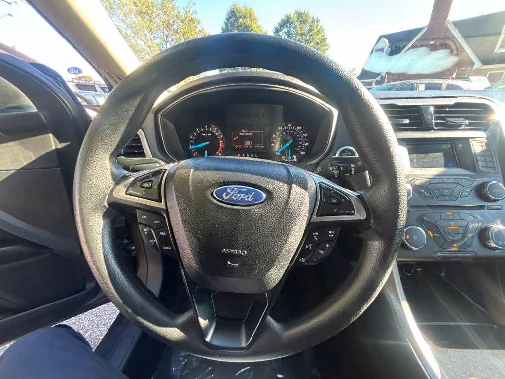 Used 2017 Gray Ford SE image 11