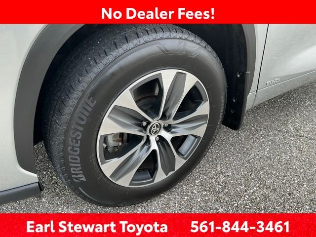 Certified Used 2025 Silver Toyota XLE image 66
