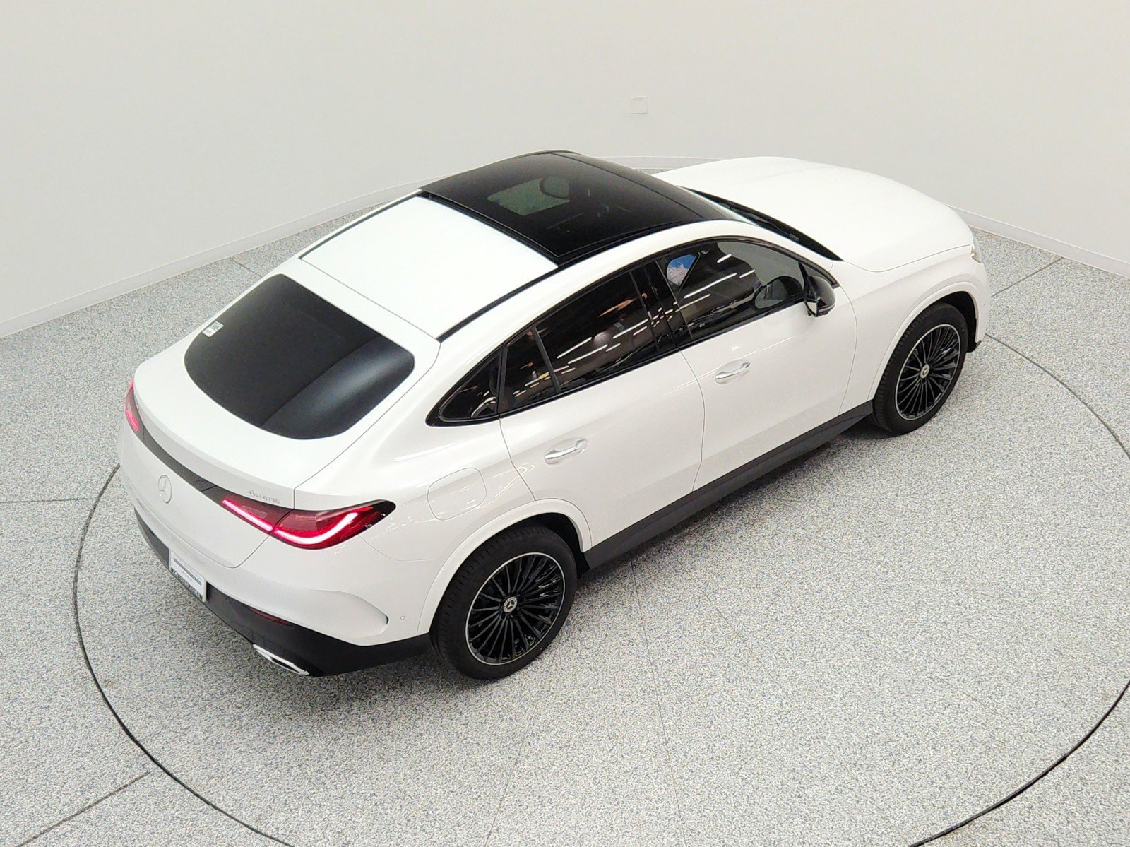 New 2026 MANUFAKTUR Moonlight White Metallic Mercedes-Benz GLC 300 4MATIC® Coupe image 49