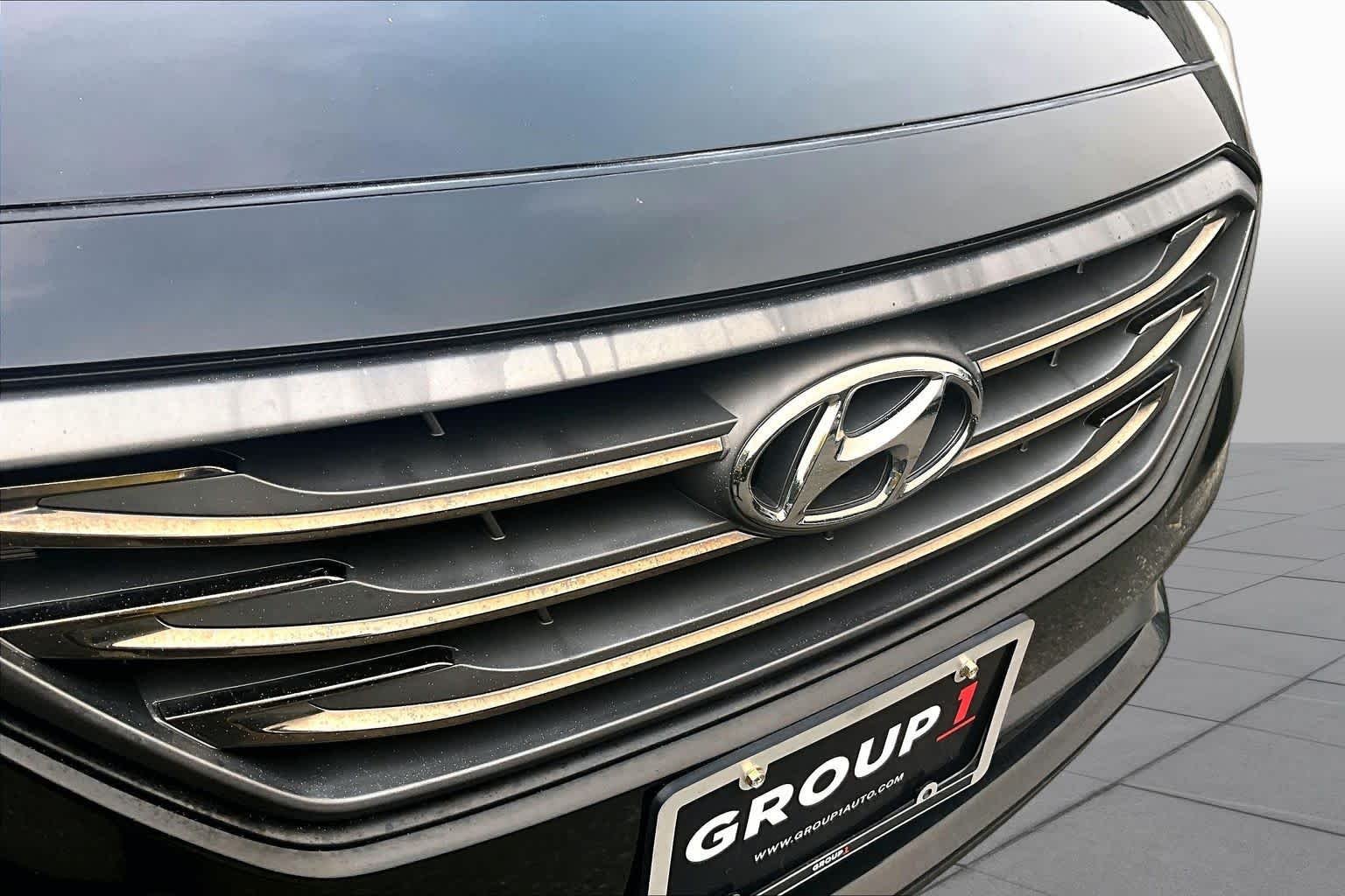 Used 2017 Phantom Black Hyundai Sport image 28