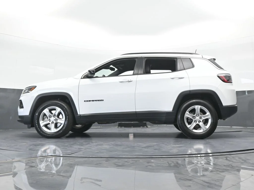 Used 2023 Bright White Clearcoat Jeep Latitude image 53
