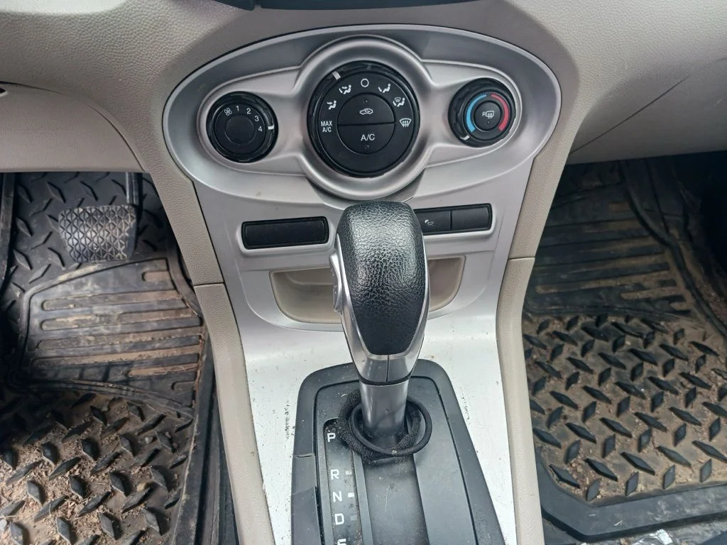Used 2016  Ford SE image 9