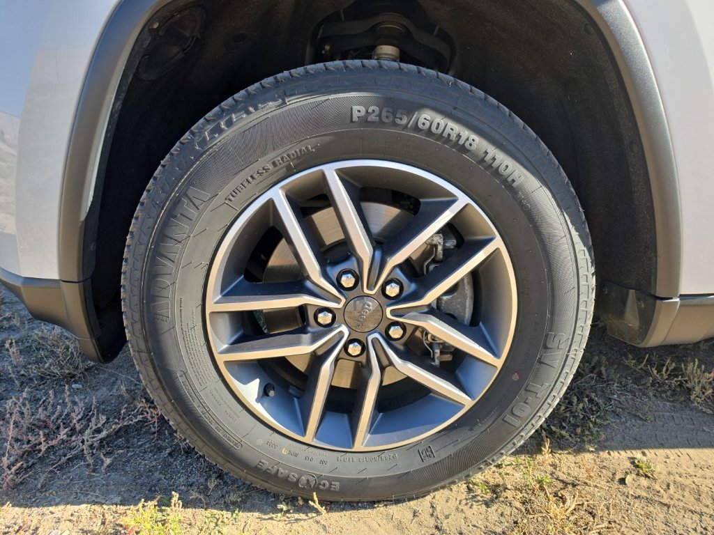 Used 2021 White Jeep Limited image 9