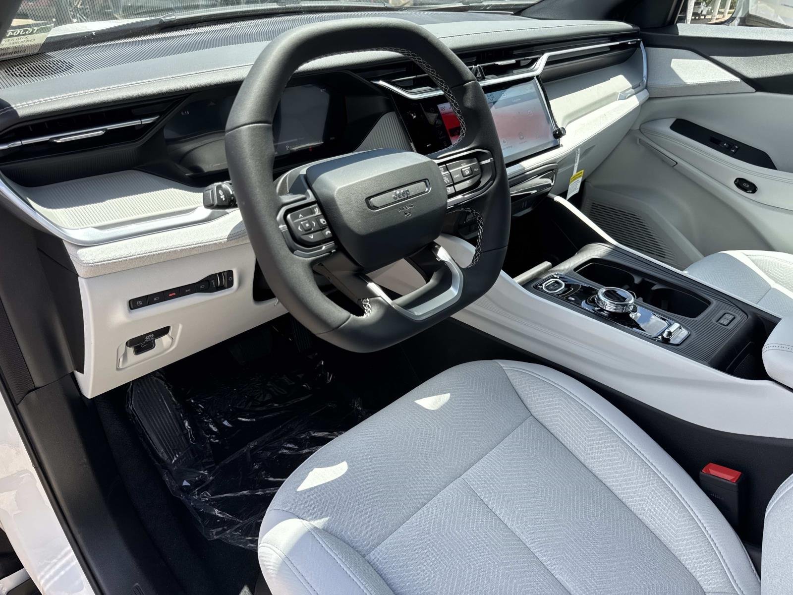 New 2026 Bright White Clear-Coat Exterior Paint Jeep Laredo image 9