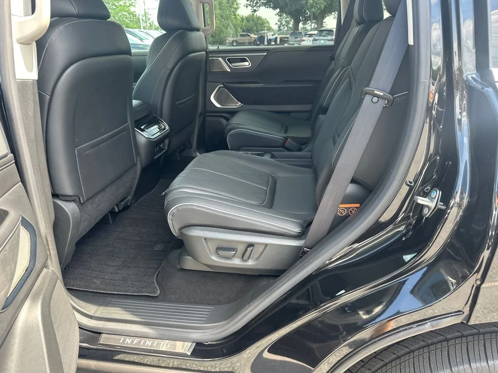 2025 INFINITI QX80 Sensory 4WD - Photo 17