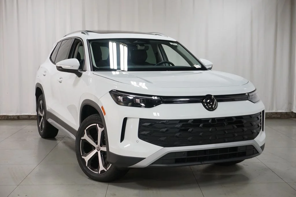 New 2026 Pure White Volkswagen 2.0T SE image 2