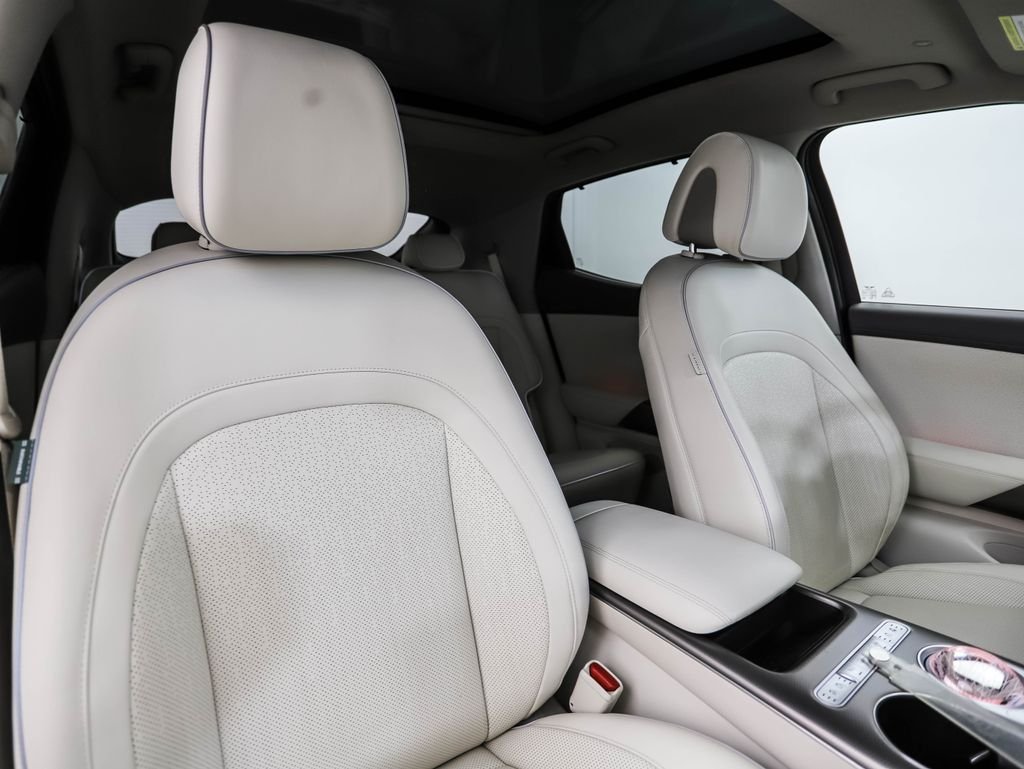 Used 2023 White Genesis Advanced image 32