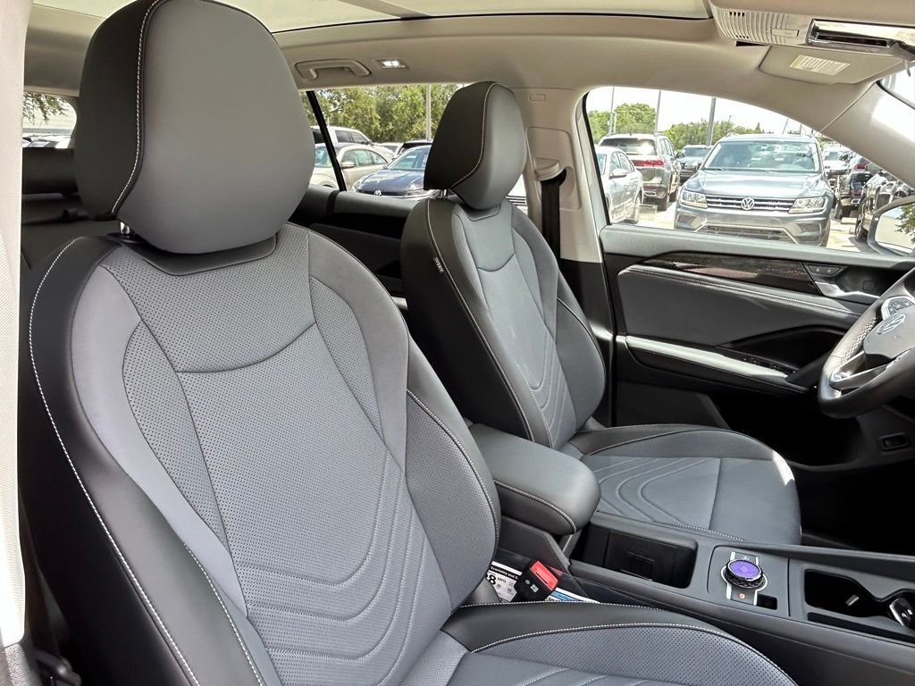 New 2026 White Volkswagen 2.0T SE image 36
