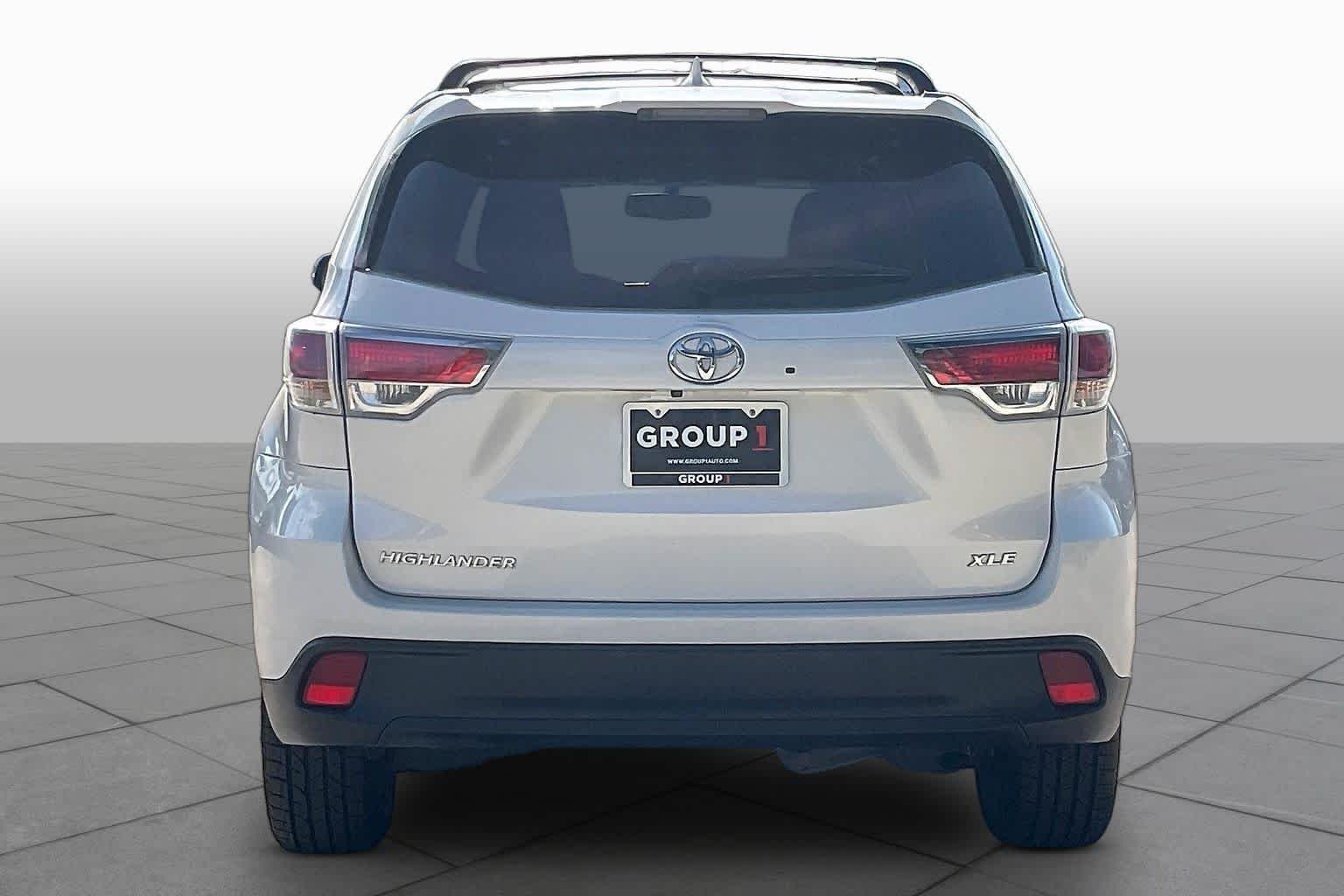 Used 2016 Blizzard Pearl Toyota XLE image 5