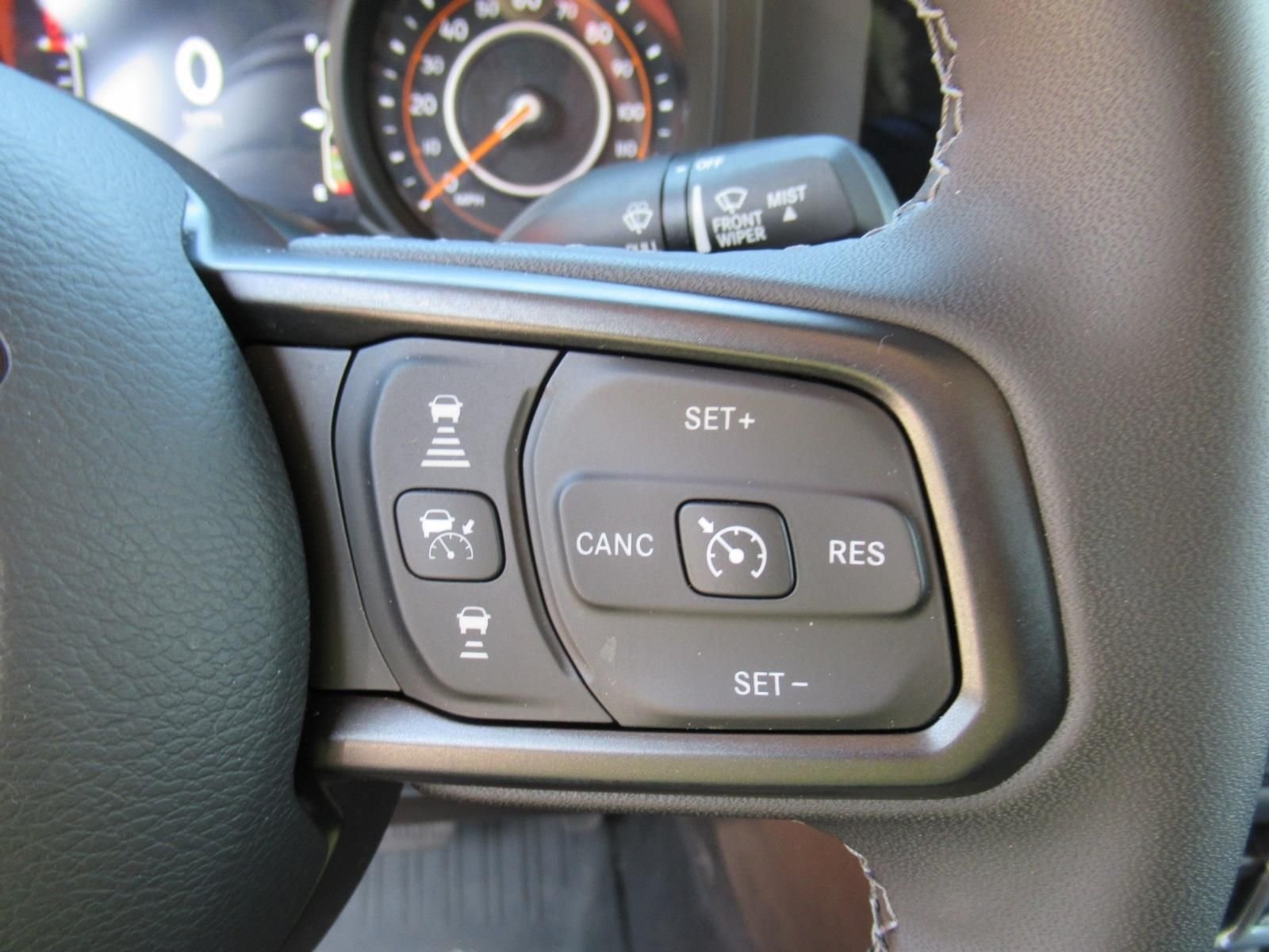 Used 2025  Jeep Mojave image 24