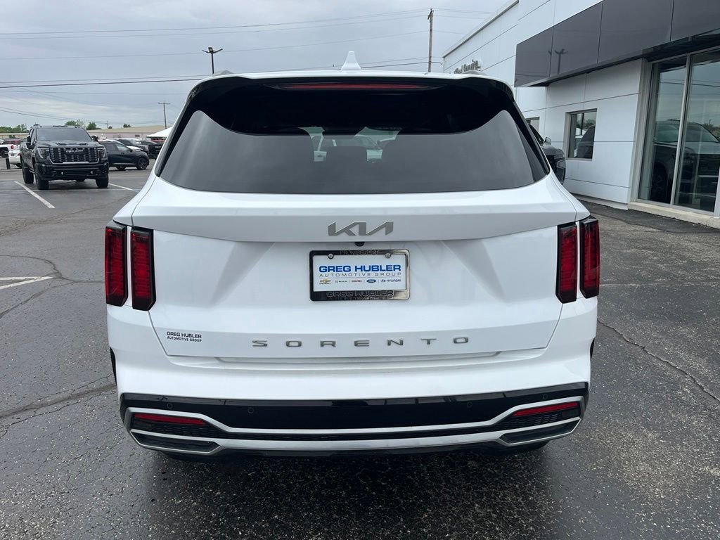 Used 2022 White Kia S image 8