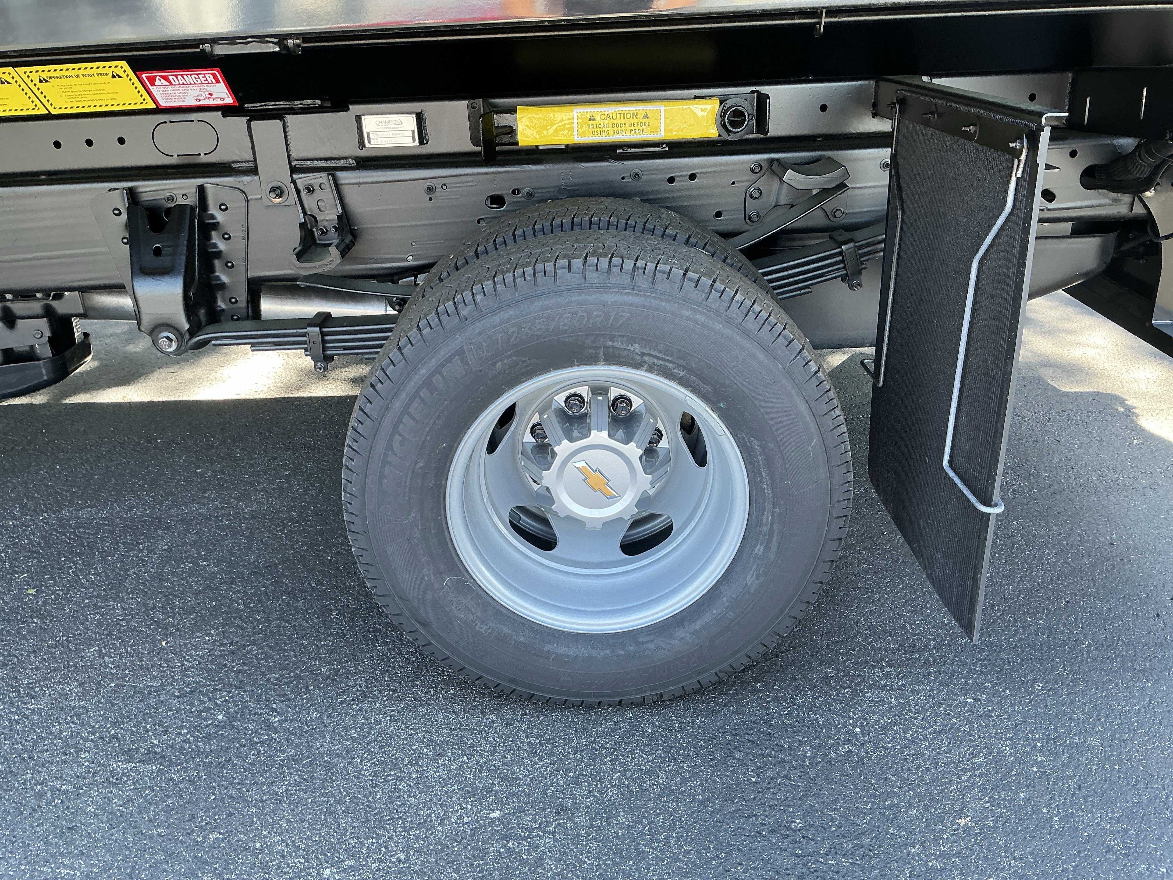 New 2025 Summit White Chevrolet Work Truck image 10