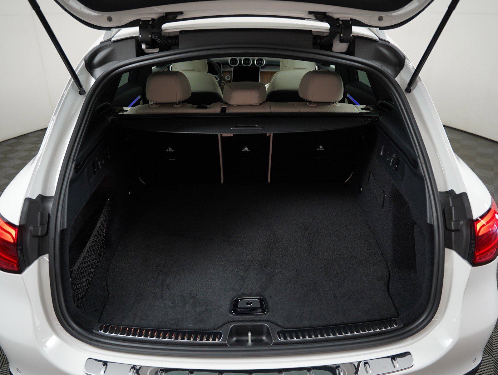 New 2026 Polar White Mercedes-Benz GLC 300 image 5