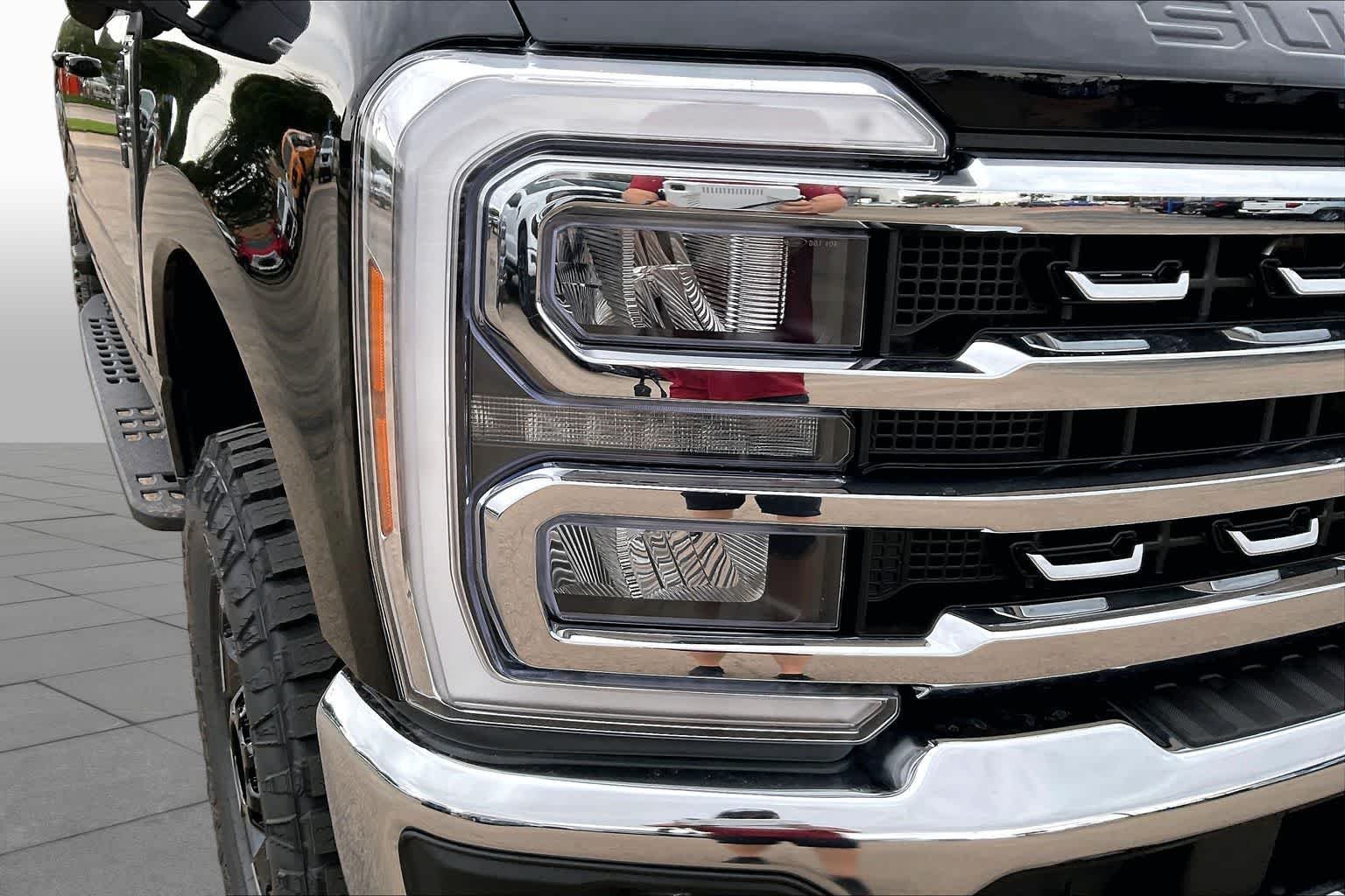 New 2026 Agate Black Metallic Ford F-250® Lariat® image 13