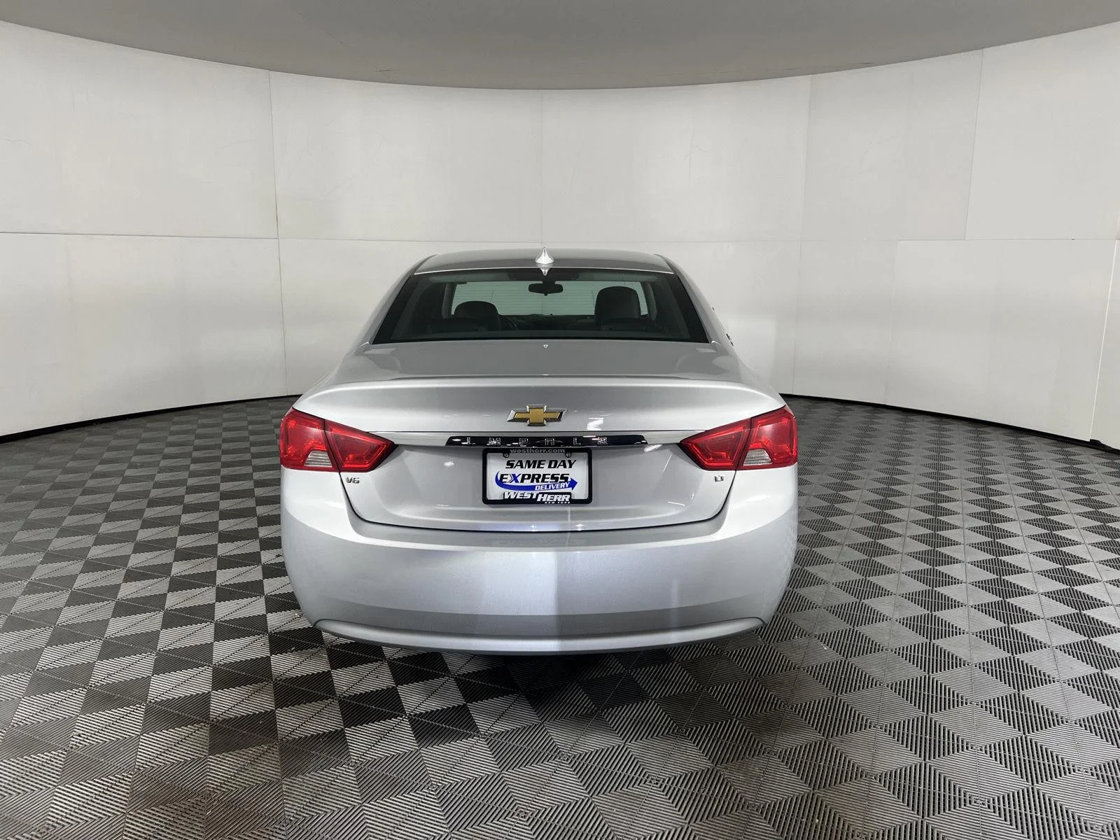 Used 2017 Silver Ice Metallic Chevrolet LT image 24