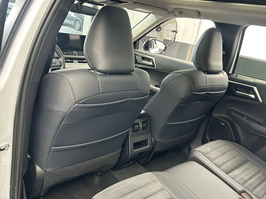 New 2026 White Mitsubishi Trail Edition image 35