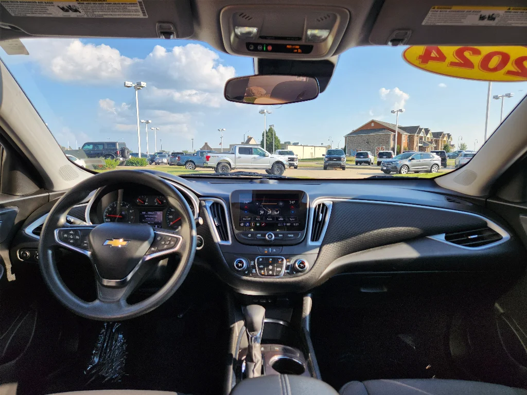 Used 2024 Summit White Chevrolet LT image 2