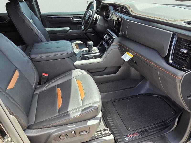 Used 2025 Onyx Black GMC 4WD CREW CAB 147" AT4 image 19