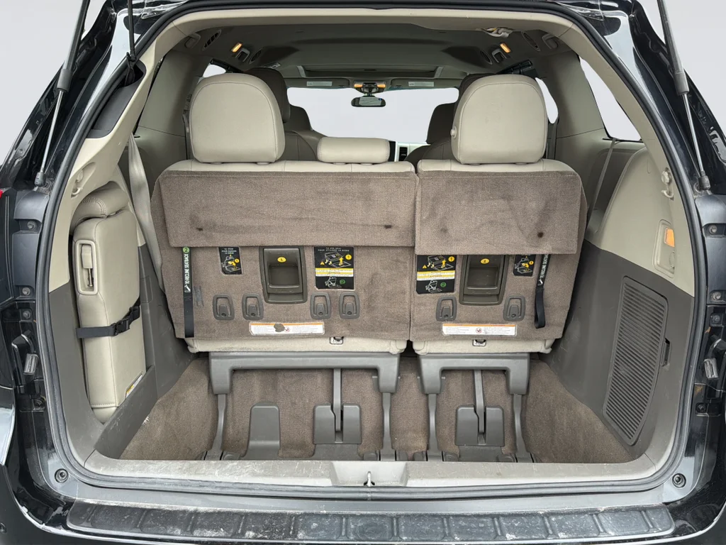 Used 2016 Black Toyota XLE image 31