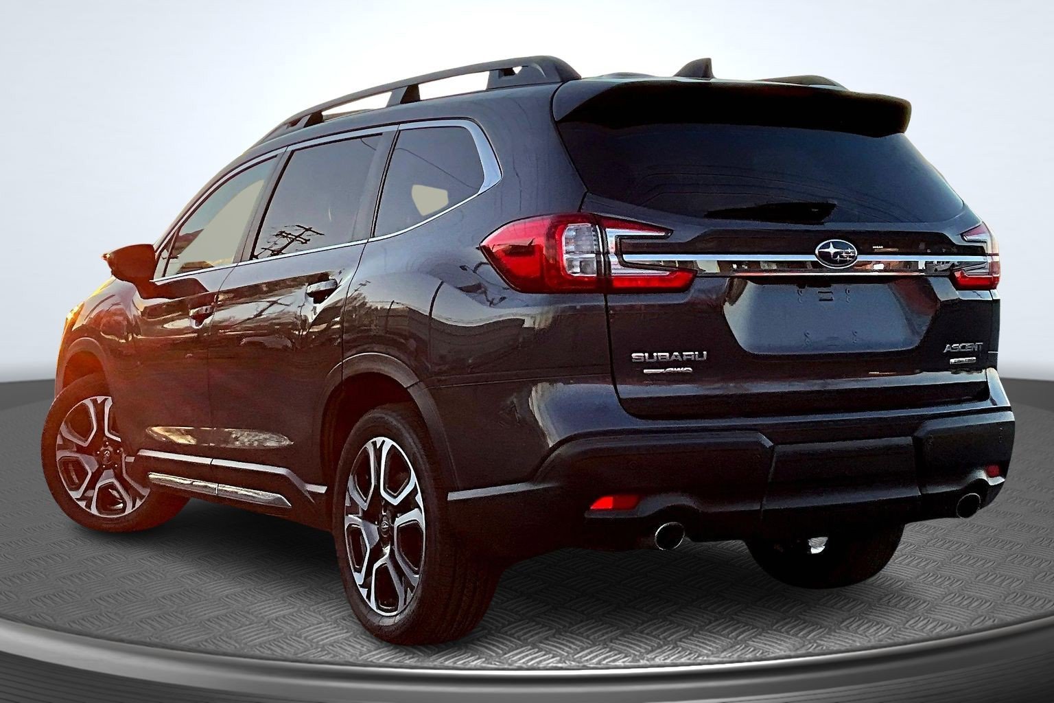 Used 2024 Gray Subaru Limited image 4
