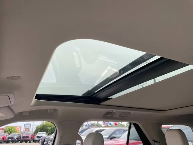 Used 2020 White Ford Platinum image 30