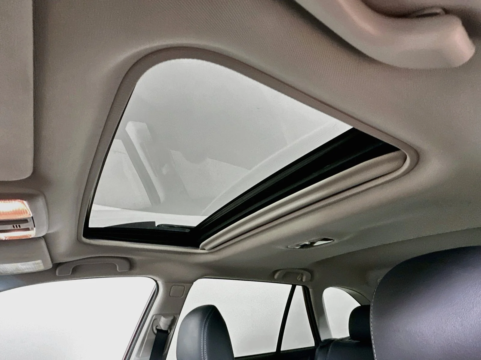 Used 2016 Red Subaru  image 30