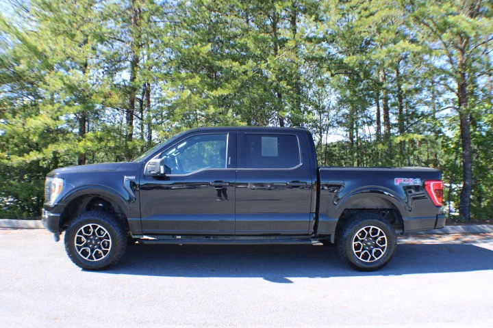 Used 2022  Ford LARIAT 4WD image 5