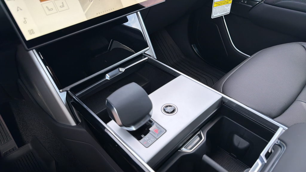 New 2026 Santorini Black Land Rover SE image 21