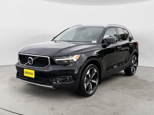 Used 2020 Black Volvo Momentum image 1