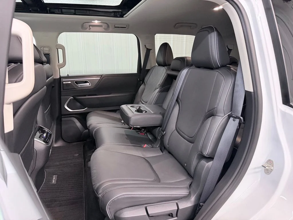 New 2027 RADIANT WHITE INFINITI Luxe 4WD image 42