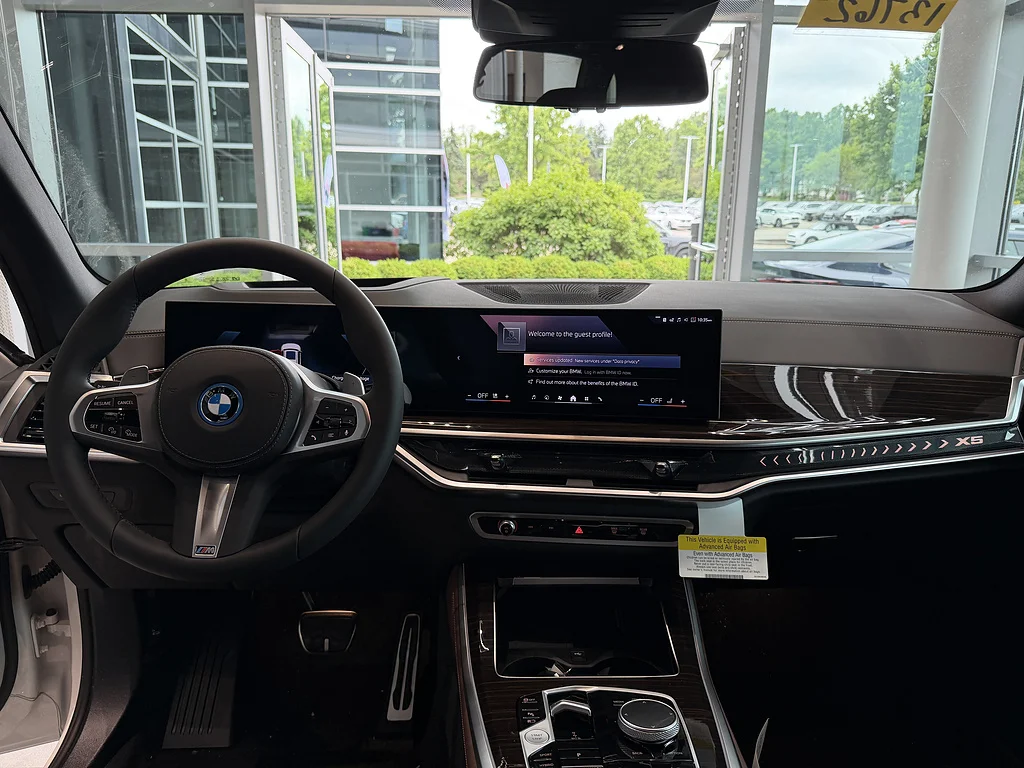 New 2026 Mineral White Metallic BMW xDrive50e image 15