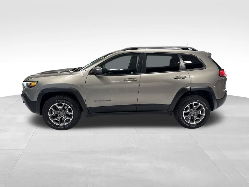 Used 2021 Beige Jeep Trailhawk image 3