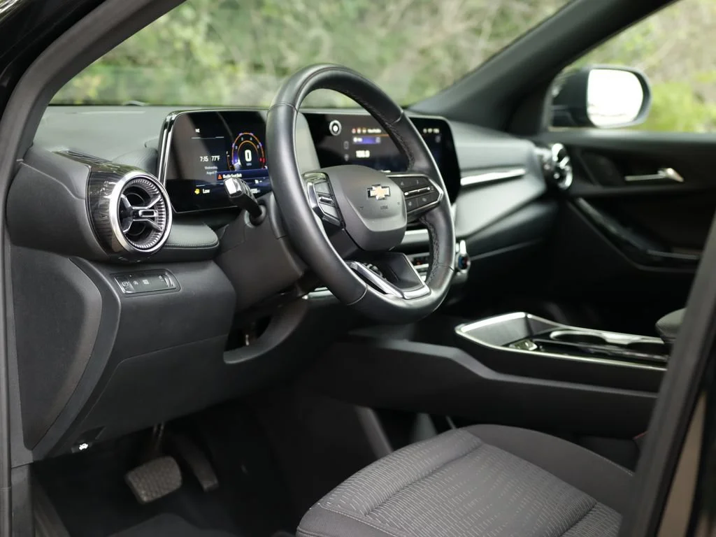 2025 Chevrolet Equinox LT - Photo 9