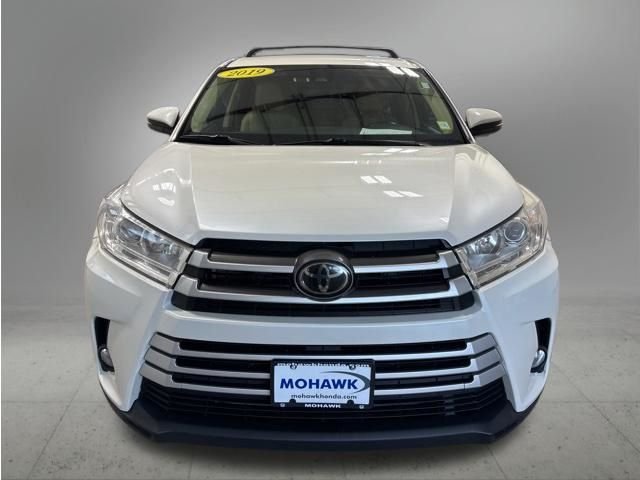 Used 2019 Blizzard Pearl Toyota LE Plus image 9