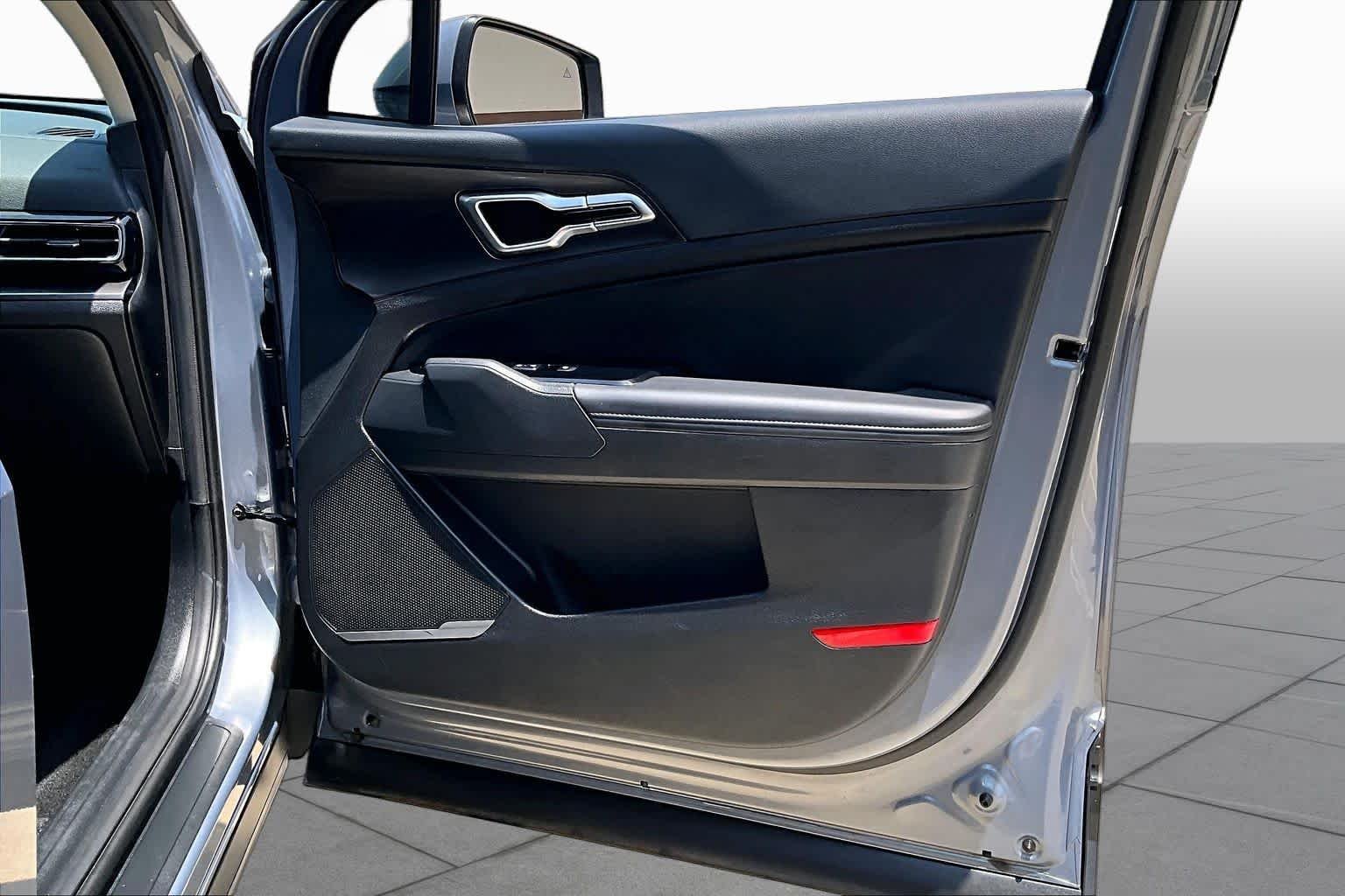 Used 2025 Everlasting Silver Kia EX image 23
