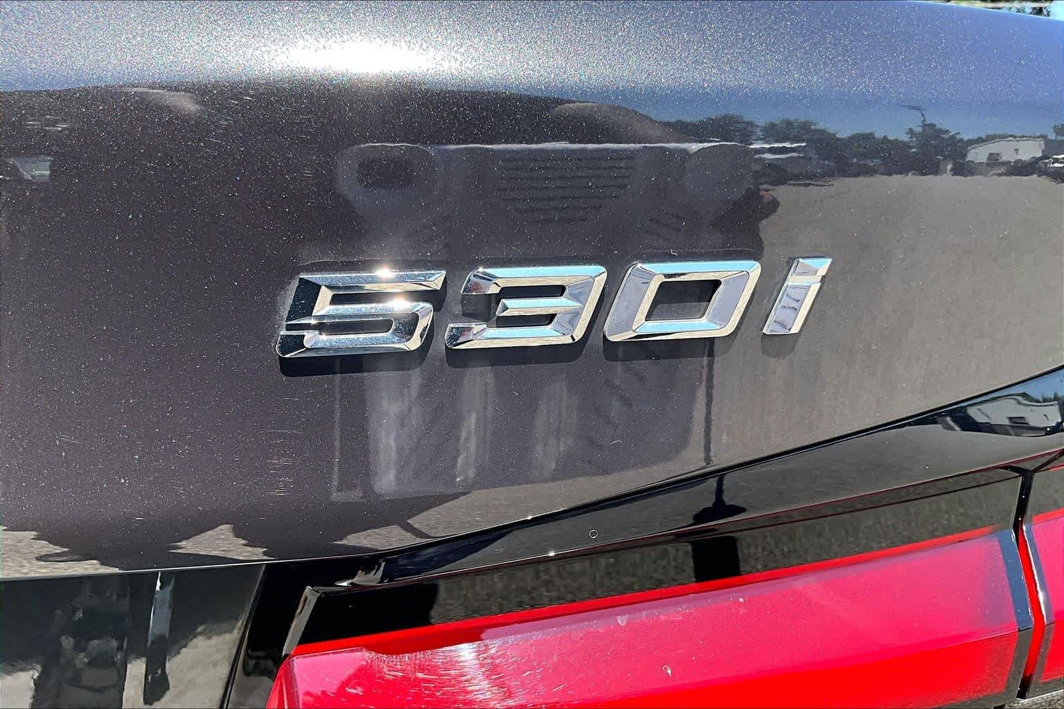 Used 2022 Dark Graphite Metallic BMW 530i image 10