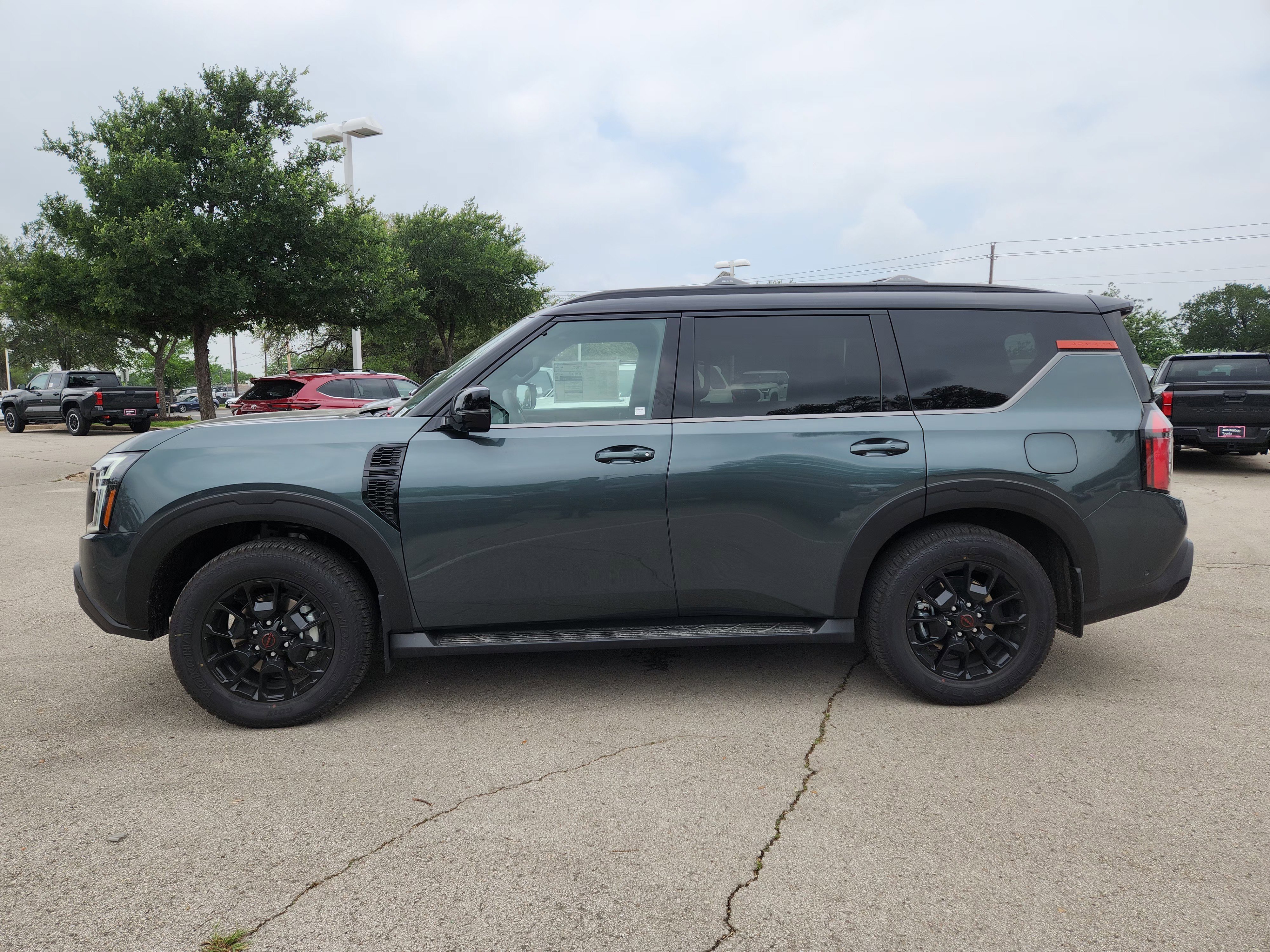 New 2026 Alpine Metallic / Super Black Two-tone Nissan PRO-4X® image 4