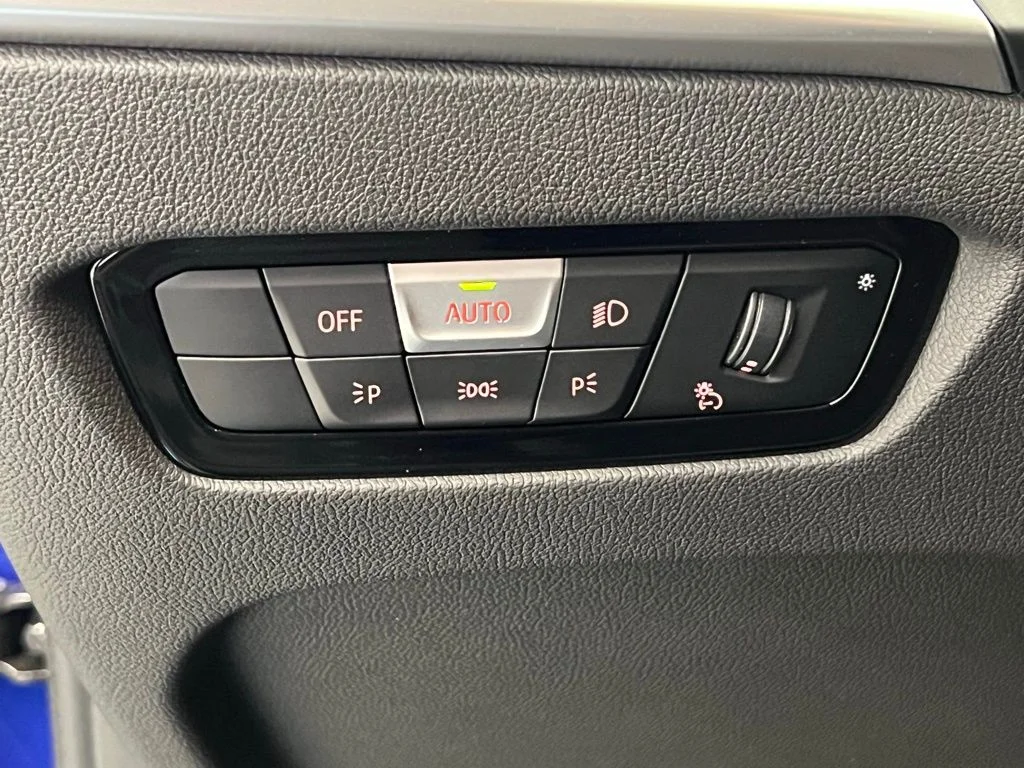 2026 BMW 3 Series 330i - Photo 16